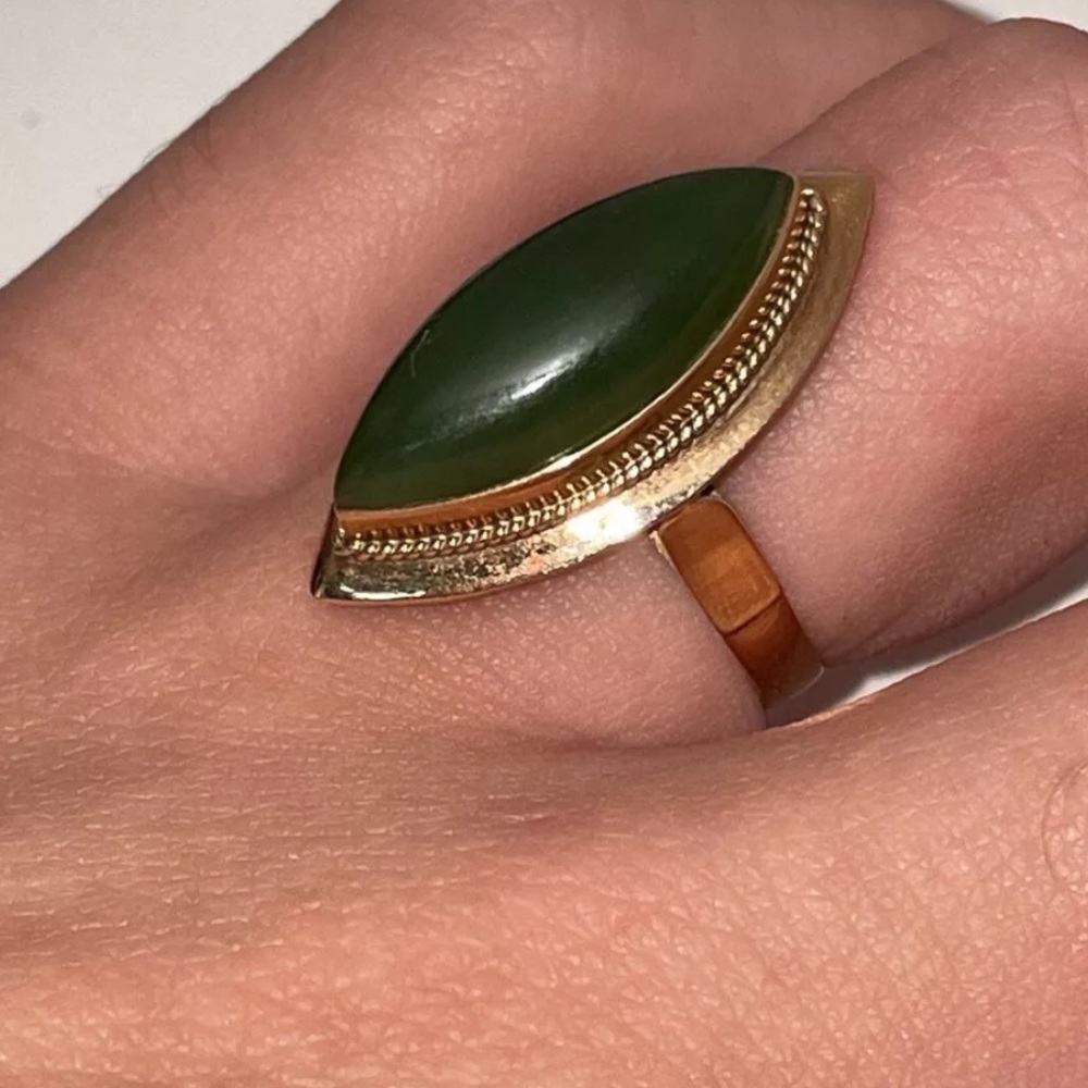Solid 18K Yellow Gold Green Genuine Jade Vintage Estate Ring (not 14K)